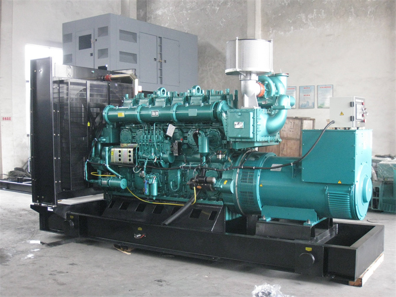 泊头200KW 柴油发电机的油耗是多少？